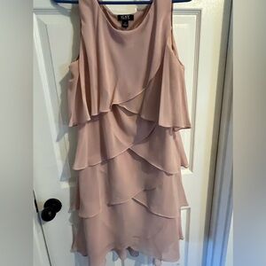 Dress, sleeveless and layered